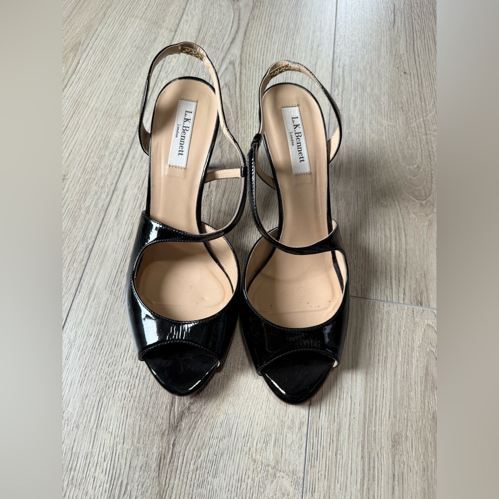 LK Bennett black patent leather heal. Size 38.5